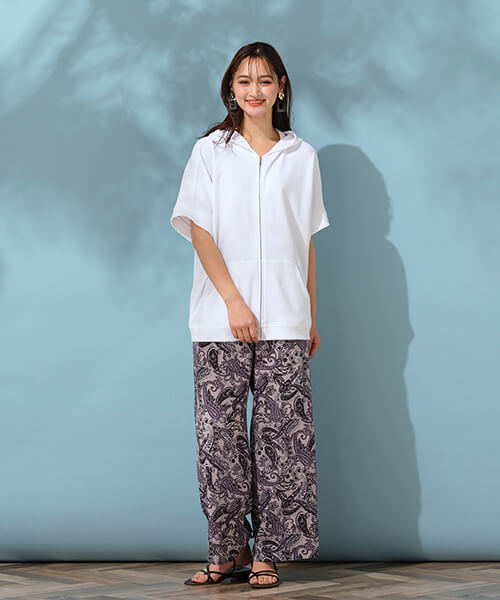 インパクト◎のプリントパンツコーデ。旬のオーバーサイズでゆるっと着られる、ジップアップパーカーを合わせて着こなして！
◆大きいサイズ◆model:173cm