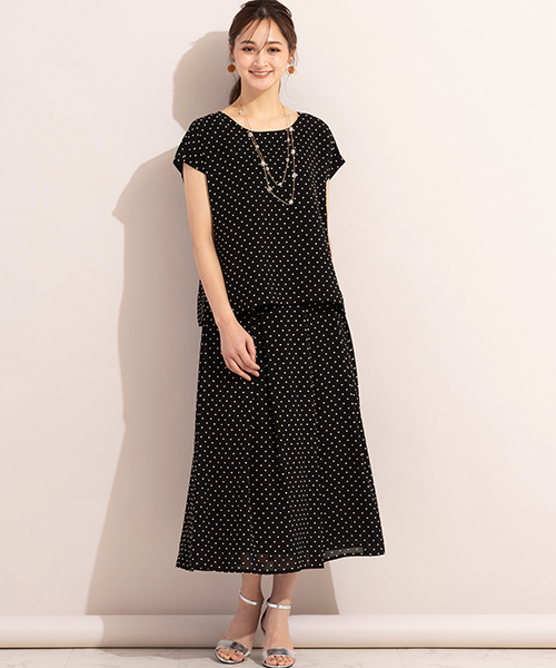 立体感のあるドットジャカードを全面に使用した、大人可愛いブラウス。同じ素材のスカートを合わせてワンピース風のセットアップコーデ。
◆大きいサイズ◆model:173cm