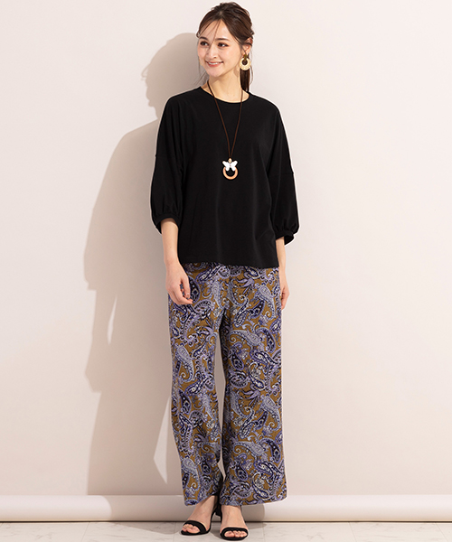 パッと目を引くプリントアイテムは着こなしの主役になるので、シンプルなアイテムを合わせたコーデがおすすめ。
◆大きいサイズ◆model:173cm