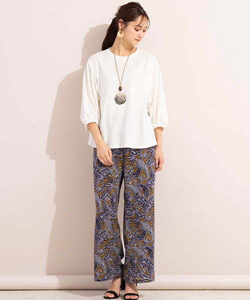 落ち着いたカラーリングなので、派手になりすぎず、大人っぽく着ていただけるプリントパンツコーデ。パフスリーブTシャツを合わせて着こなして！
◆大きいサイズ◆model:173cm