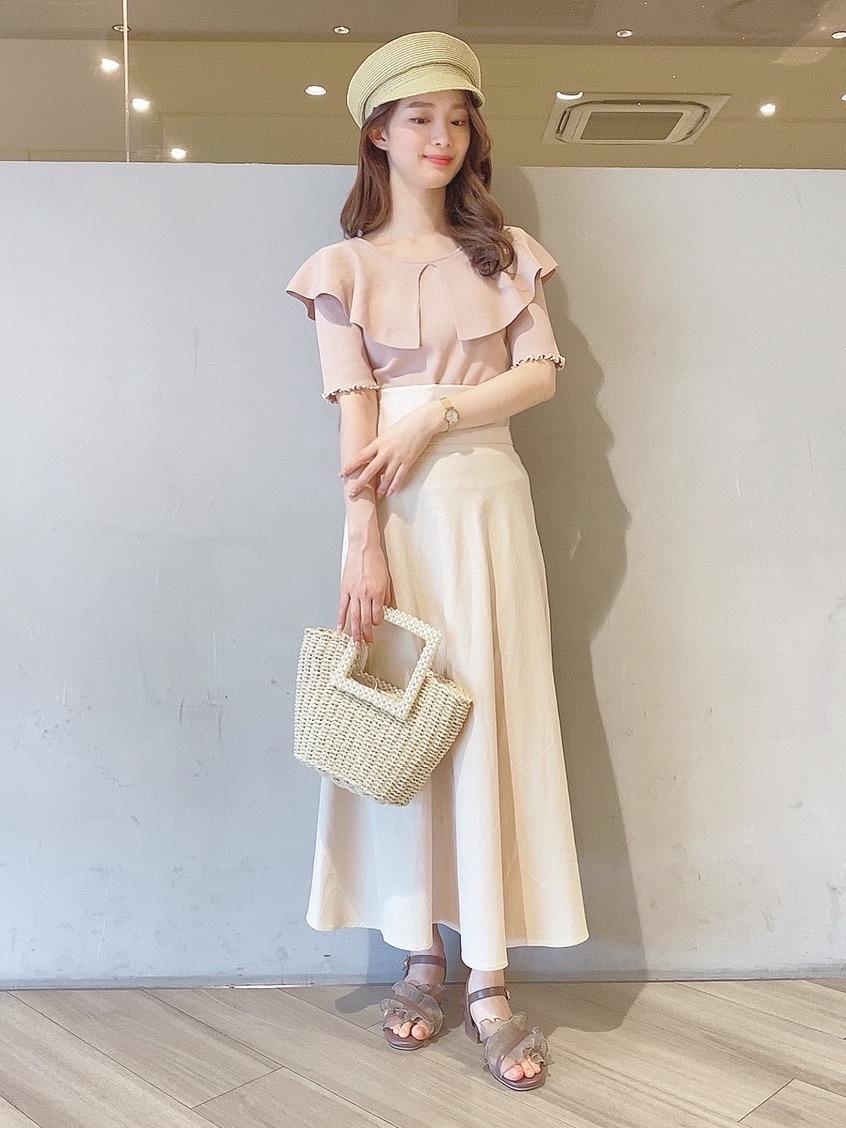 【身長】165cm
【着用コメント】
ピンク色のニットは肌馴染みが良く春らしい印象に♪ ニット生地なのでスッキリと着れて着心地も抜群です！ スカートはフレアな形で脚長効果もあります.。