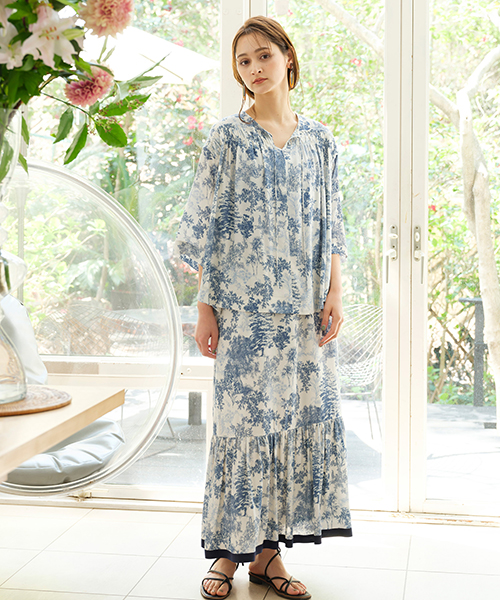 アンティーク風のボタニカル柄が大人っぽい！レーヨン素材のプリントブラウス＆スカートのコーディネート。
◆大きいサイズ◆model:173cm