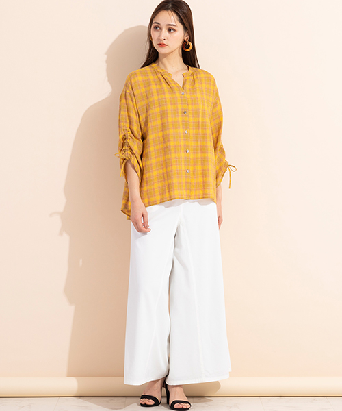元気なカラーで春夏にピッタリのリネンチェックシャツのコーディネート。袖はギャザーを寄せてこなれた雰囲気で着こなすのがおすすめ。
◆大きいサイズ◆model:173cm