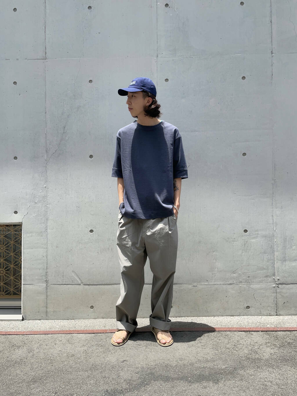 URBAN RESEARCHスタッフのTシャツを使ったメンズファッション