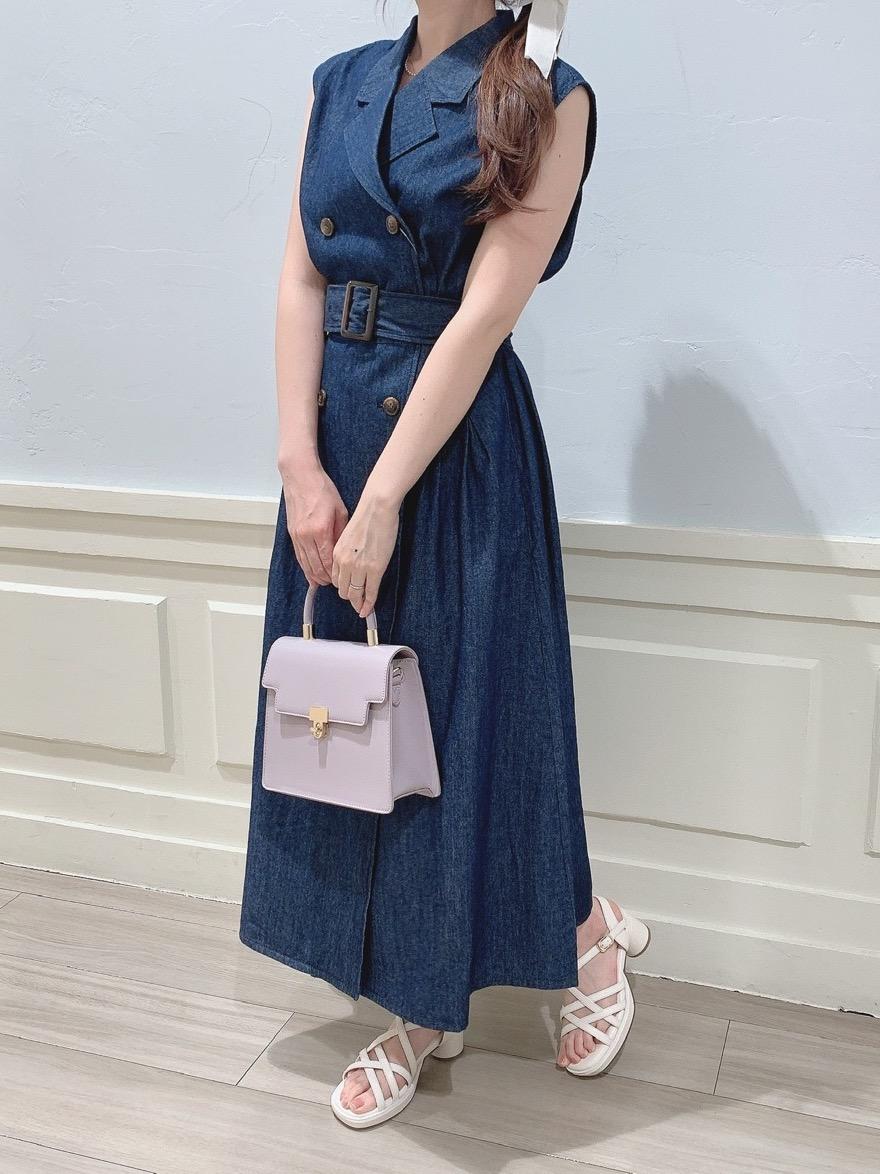 【身長】158cm
【着用コメント】
トレンチ風デザインが大人っぽく可愛いワンピースは ウエストのベルトでスタイルアップして見えます♪