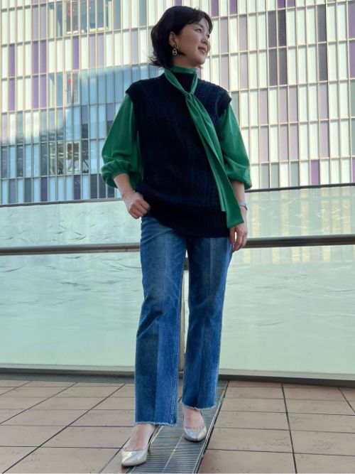 【着用サイズ】ブラウス：9号　ニット：9号 パンツ：9号　コーディネートのテーマはショッピングDAYです。秋冬の新作を見つけに街ブラ、そんな日に◎ニットベストにとろみブラウスを重ね着し、女性らしさが出るようにコーディネートしました。

玉川高島屋SC　MODEL:H164cm