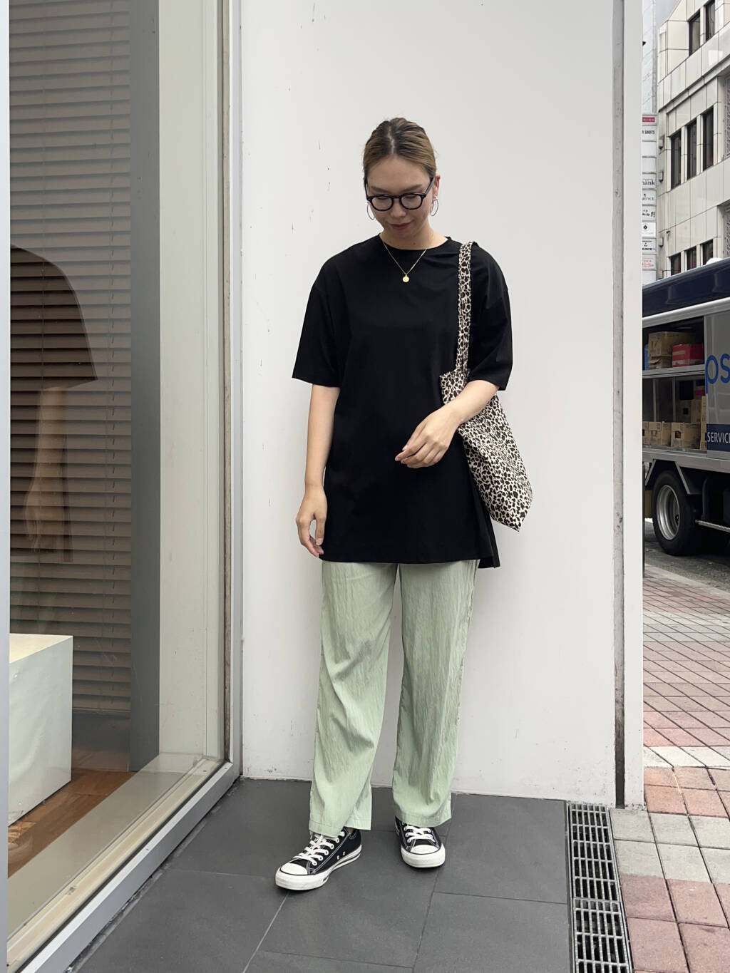 Urban Researchスタッフのtシャツを使ったレディースファッションコーディネート No Urban Researchスタッフのtシャツを使ったレディースファッションコーディネート No