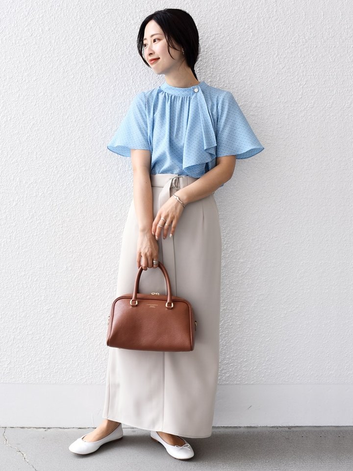 ブルー×ベージュの爽やかなコーディネート★
スカートスタイルでレディな雰囲気に。