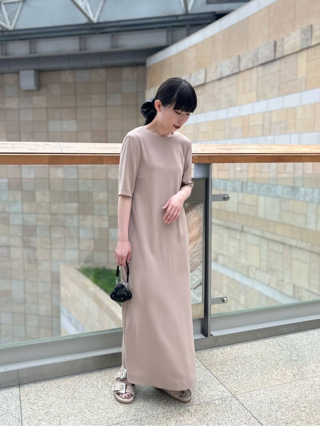 これから暑い日が増えていく中、楽で綺麗見えするアイテムが万能になってくるかと思います。普段のお召し物から結婚式などフォーマルな場面でも着用できるおすすめアイテムです