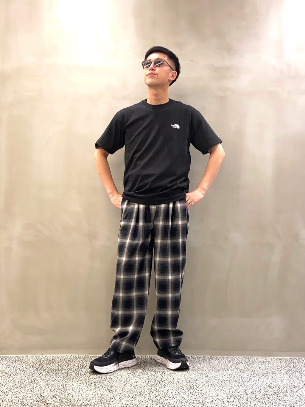 スタイリッシュなkotiのハイブリッドパンツ
を軸に着こなしました。