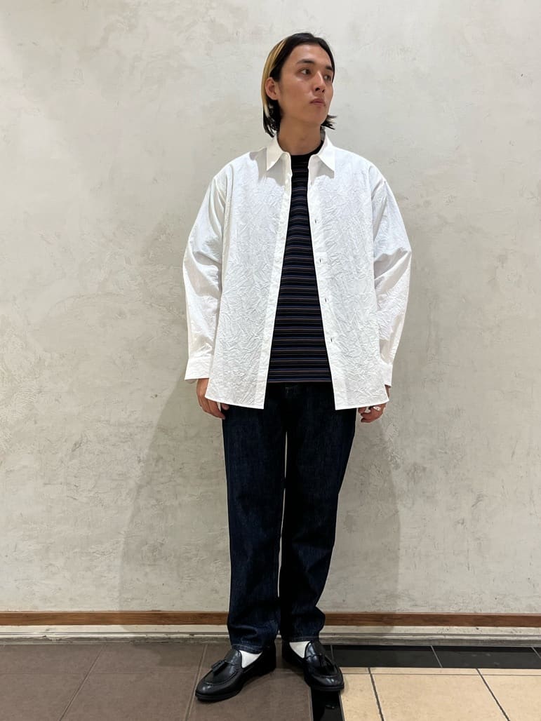 【コーディネートポイント】
ワンダーランドのボーダーTシャツ（monkey time別注）をベースにコーディネートを組みました。
Tシャツとデニムパンツでアメカジスタイルがベースですが、シャツとタッセルローファーで少しBYらしい品の良さをプラスしました。