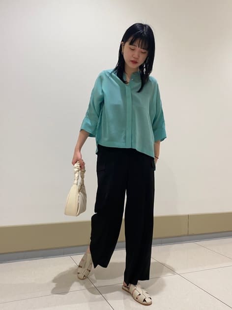 ▼クロップドシアーシャツ
トレンドを組み合わせた今季らしい1枚
クロップド丈なのでボトムスはどんな形でも相性◎

▼コットンキャミソール
太めの肩紐で安心感があり、接触冷感とUVカットも兼ね備えているので夏もしっかり着ていただけます☀︎

▼カーゴパンツ
カーゴパンツなのに女性らしく綺麗に着れる！
程よい光沢感と落ち感で、カーゴパンツを着たことがない方でも挑戦しやすい形です