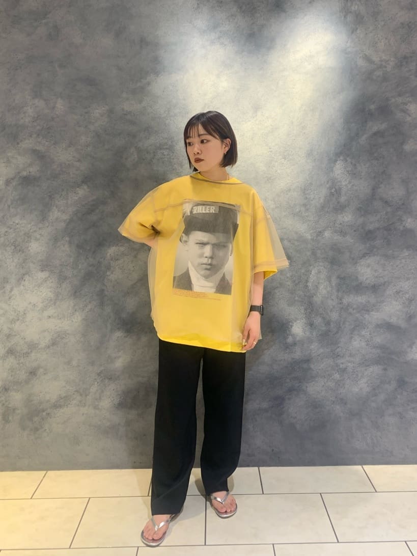 【コーディネートポイント】
カジュアルになりすぎないよう、チュールトップスを使用しました。
足元はトングサンダルでラフに合わせました。