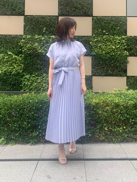 歩いたときのプリーツの揺れ感がきれいなセットアップ風ワンピース👗
(着用サイズ:FREE)

裏地付きなので透け感や、肌着もしっかり隠してくれるので脇下のあき具合も気になりません✨
パッと1枚で着れちゃいます♪

洗濯後もアイロン不要で、プリーツも崩れないのでお手入れも簡単です。