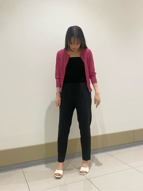 シアーカーディガン💖

和紙が入っている面白い素材で、とてもとても涼しく軽い着心地です✨
透け感があり、丈感もコンパクトなので全体がスッキリした印象に🌷

ピンクのカーデはモノトーンで合わせるとまとまり良く着こなせます🦩