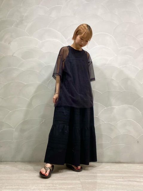 【コーディネートポイント】
夏に着たいオールブラックコーデです！
透け感のあるトップスだとブラックでも重たく見えず、体型カバーできるのもポイント◎