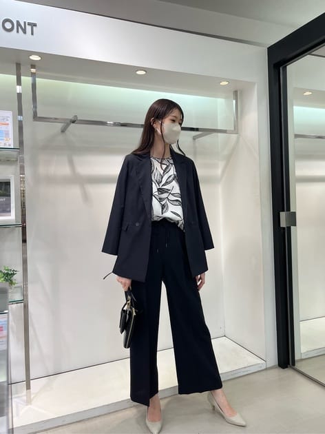 麻混の単品ジャケットに麻調のパンツを合わせて、セットアップ風に着てみました♪

インナーには柄のブラウスを合わせて、ポイントにしています！

普段にもお仕事用にもおすすめのコーディネートです✨