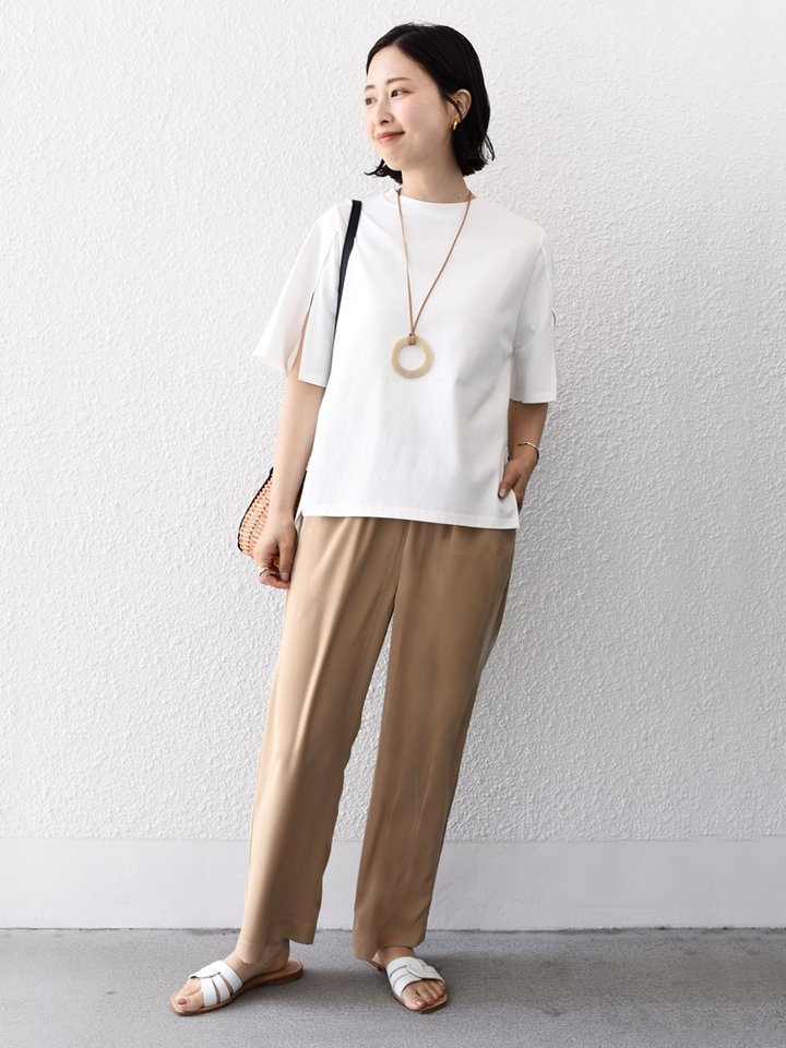 スリーブのスリットがひとくせあって可愛いTシャツ☆