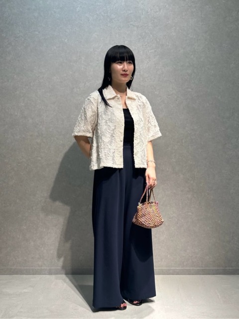 【コーディネートポイント】
カジュアルになりすぎないように
綺麗目アイテムと組み合わせたコーディネートです。