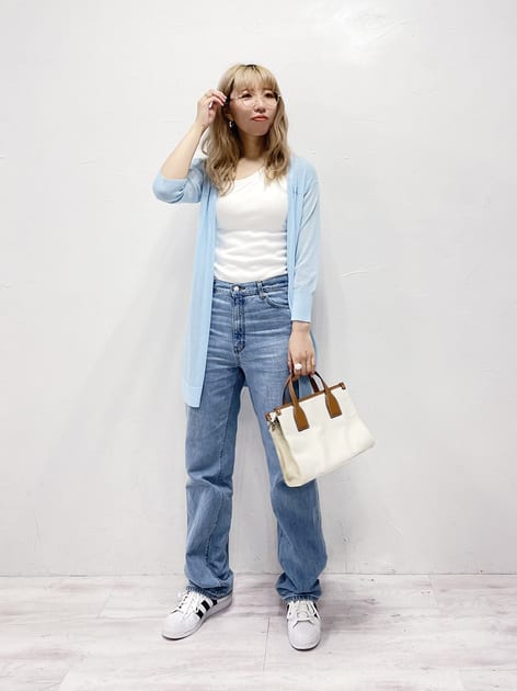 ●カーディガン
夏らしいキレイな爽やかブルー💙
UVカット付きなのでサッと羽織るだけで日焼け防止に👏
お尻がすっぽり隠れる長め丈ですが、透け感があるので軽やかに着られます◎

●タンクトップ
1枚で着られるパッド付き👏
半分キャミ・半分タンクのようなデザインなので、キレイめとカジュアルをいいとこ取り出来ちゃいます✨
パーカーやシャツ、薄手ニットのインナーなど大活躍間違いなしです◎