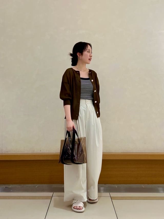 【サイズ感】
トップス：ぴったり
カーディガン：ゆったりめ
パンツ：ウエストぴったり、太め

【シーン】
お買い物、公園、ラフなお出掛け