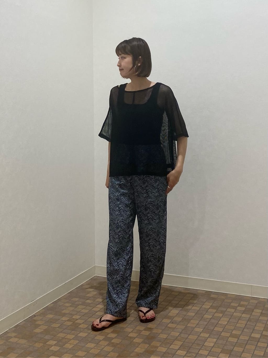 【コーディネートポイント】
トングサンダルで抜け感を出しました！