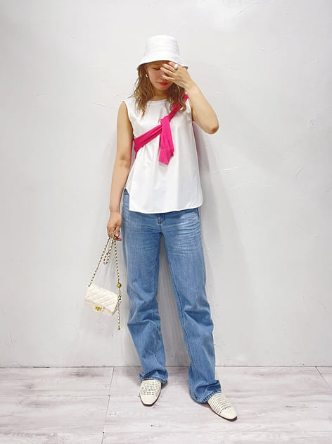 ●カーディガン
シャリっとした涼しげなお素材なので、これからの季節の紫外線や冷房対策にピッタリ◎
暑い時はたすき掛けするとコーデのアクセントに👍
薄くて軽いので持ち運びにも便利です♪

●ノースリーブトップス
シャツとセットアイテムですが、単品使いOKなのでインナーのみ着用しました♪
シンプルなデザインなのでお手持ちのカーディガンやシャツと合わせやすいと思います◎
後ろボタン付きなのでインナーのみでも抜かりなくかわいい♡