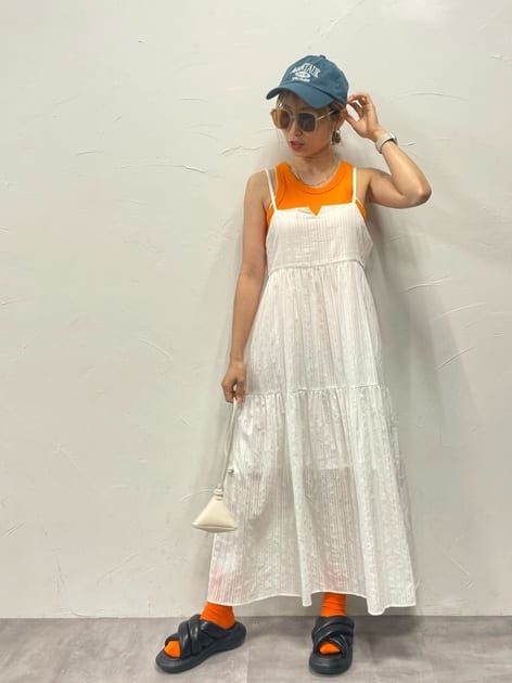 夏に大活躍！海や旅行にもオススメワンピ！

［one-piece］
今季トレンドのキャミワンピース
インナーにタンクトップや、Tシャツ、ブラウスなど、インナー次第で着回し放題！

・裏地あり(ホワイトは透けるので下着の色に注意)

［tops］
万能リブタンクトップ！
1枚持っていればシャツやカーディガンのインナーとしても大活躍！
イロチ買いもオススメです！