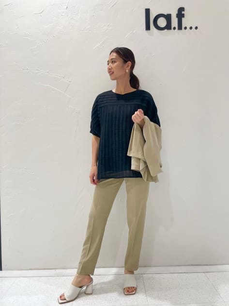 ラエフ人気のキレリシリーズ✨
サラサラな素材で真夏にも涼しいイチオシセットアップです😊

ブラウスも雲の様に軽いというキャッチフレーズそのもの！着ていないかの様な体感です😆☁️
オンラインでは完売しているので是非店頭へお越しください💓