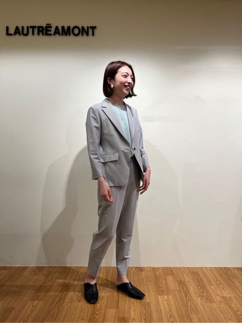 🗽イチオシ夏スーツ🗽

定番のデザインなのでスーツの買い足しにも◎
水洗い可能で、ストレッチ&シワになりにくいと嬉しい高機能🫧

思わず屈伸したくなる伸び感と、
肩が凝らない生地の軽さとアームホールのゆとり！

単品利用もしやすいジャージ素材で、特にテーパードパンツはこれさえあればカジュアル〜オフィスまでOK！裏地無しですがペラペラしていないので真冬以外はお使い頂けそうです。