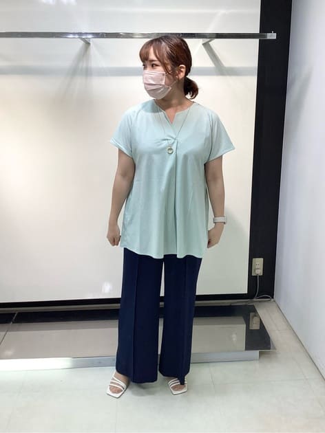 トップス▶︎▷ サラリと涼しい✨一枚で着映えするカットソー🌟
背中がブラウス地と切り替えになってて一枚でオシャレにキマります！！
お尻も隠れる丈感でパンツともバッチリ合います！☺️🎶
胸元には内側にボタンがついているので首元が開きすぎず安心して着ていただけます！


パンツ▶︎▷ リネンライクなサラサラパンツ✨お素材はポリ✖️レーヨンなので
お家でもお手入れ楽ちんです！暑い夏にピッタリなパンツです！
夏のご旅行にもオススメです🍉