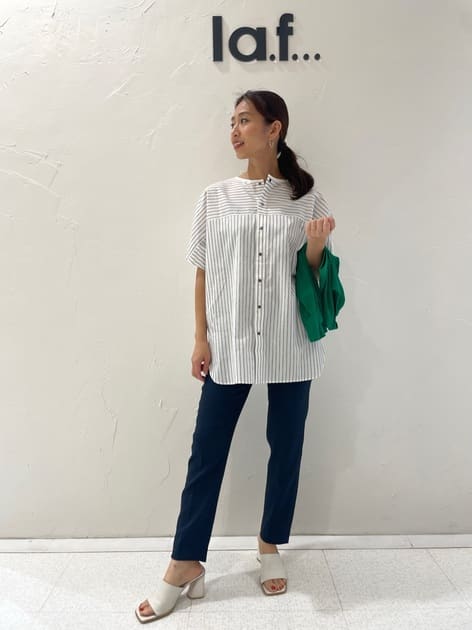 前後2wayで着られるラエフのカットソーは、どちらとも違った印象で飽きずに着回せます👍
(白でも透けにくいです♪)

パンツは脚をスッキリと見せてくれるシンプルで綺麗なシルエットでオススメです❣️