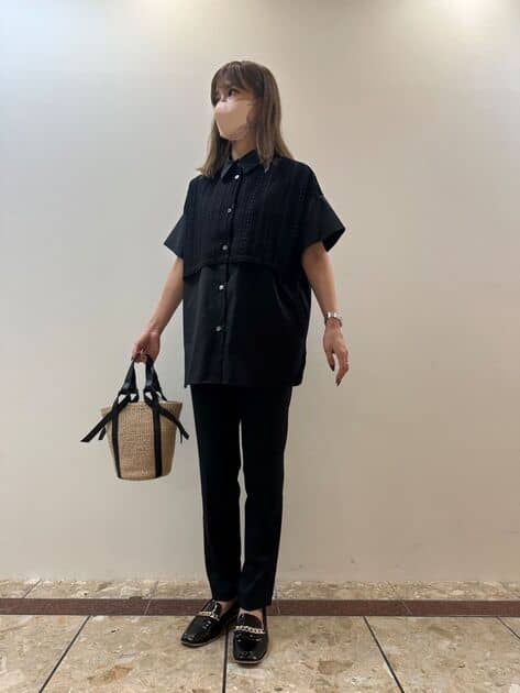 ブラウスの絶妙な袖の長さ、丈感が体のラインを綺麗に見せてくれる一枚です♡
適度なハリ感がありながら着るととってもしなやかです✨

パンツはまさに、マイナス２キロ見え！！！
とにかく細く見えます👖接触冷感やUVなどの機能性もあって、文句ナシです✌ぜひ一度試して頂きたいパンツです👏

