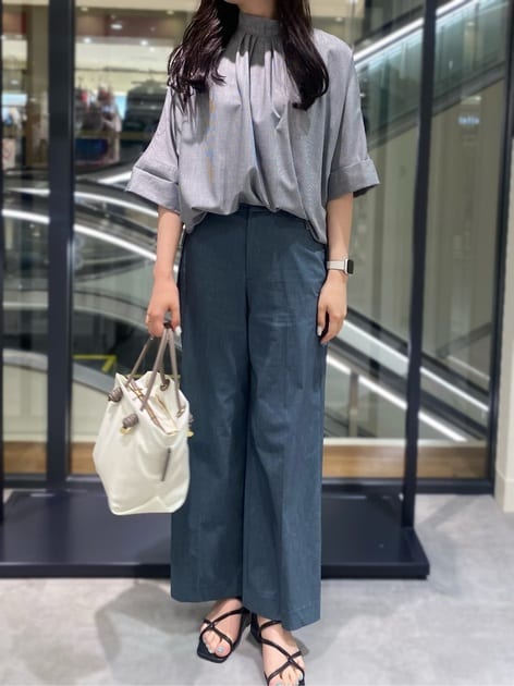 【ブラウス】
秋冬トレンドのチェック柄☺︎
夏から秋にかけて涼しく着れます。
肘が隠れる丈なので羽織いらずです✨
前後2wayで着回し力抜群🙆‍♀️

【パンツ】
くすみカラーで挑戦しやすいカラーパンツです。
トップスに明るいカラーを合わせると夏らしく、チェック柄やブラウン系を合わせると秋らしく着れます🍂