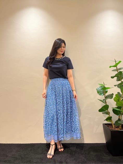 華やかフラワーレーススタイル💠

｟tops｠
パールを贅沢に使用した綺麗めTシャツ♡
インナーとしてはもちろん、1枚でも華やかな印象に♪
程よく厚みのある素材でインナーも透けにくく、ボディラインも拾いにくいです◎

｟skirt｠
ViaggioBluオリジナルレースを使用したフラワーレーススカート♡
上品で女性らしいスタイリングを叶えてくれます☆