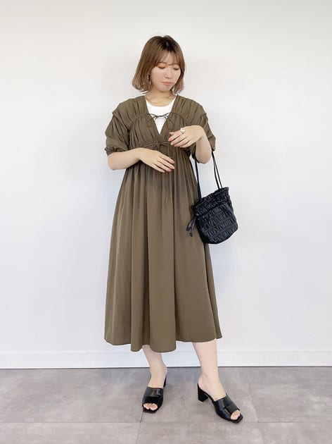 【 イエベ春／骨格ナチュラル 】

● ワンピース
コーデが一気に秋めく映えワンピ♡
薄めな生地なので秋前から着られます👍
前後2wayなので今回はリボンを前に◎
カジュアルなタンクに小物は黒で統一して甘さ控えめコーデにしました✨