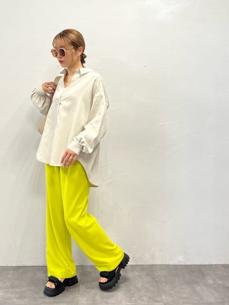 ［tops］
細ピッチコーデュロイシャツ
細かめなのでカジュアルになり過ぎないのが嬉しい！
ゆったりサイズなので1枚ではもちろん、羽織ものとしても着ていただける万能アイテム

［pants］
まだまだカラーパンツが可愛い！
秋のシャツやニットにも合わせていただけます。
まだまだ暑いので足元はサンダルで
・裏地無し、ウエストゴム

［shoes］
厚底サンダルが大活躍！
秋に向けてはソックス合わせがおすすめ！