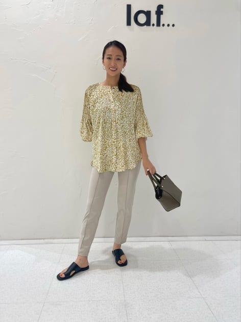 アニマル柄が目を惹くブラウス🎵
モノトーンになりがちな秋のスタイリングのポイントになる1枚です🍂

履いてビックリのストレッチパンツはお一人1本は必須のオススメです🩷