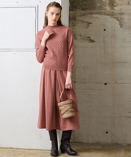 S-Mサイズを綺麗に着こなす服【リリアンビューティエクラ】洗練された大人のファッションを楽しむ、アクティブで魅力ある女性のためのブランド。 Sサイズをベースに「着心地」「シルエット」にこだわりを持ったコンテンポラリーなコレクション。 　モデル身長：170cm