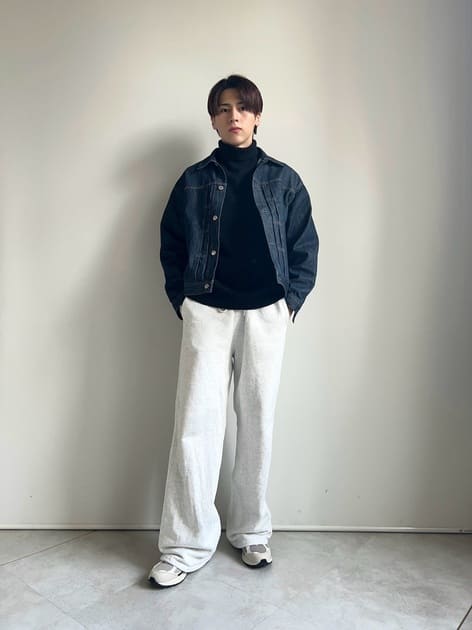 【サイズ感】
トップス:ゆったり
シューズ27.0でちょうど良い


【コーディネートポイント】
タートルネックをつかってカジュアルの中に大人っぽさをプラスしてコーディネートしました。