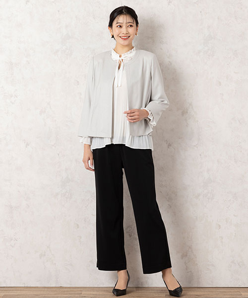 【大きいサイズ/L～3Lサイズ】ストレッチが効いたエレガンスジャケットはボトムを選ばず着まわせます。プリーツブラウスを合わせて上品な甘さを楽しんで。