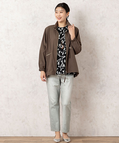 【大きいサイズ/L～3Lサイズ】春ジャケットのシックな着こなし。グレーのデニム柄パンツがこなれた抜け感を与えてくれます。