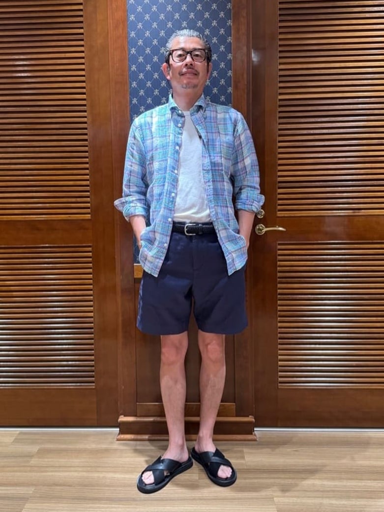 パターンのアイリッシュリネンシャツをコーディネートしました。

ボトムスはネイビーのリネン/コットンショートパンツで合わせて軽快に。

シャツは上質なアイリッシュリネンを使用。
通気性が良く、肌触りも抜群。
ボタンを閉めずにサラッと羽織ってもOK！
ジャケットのインナーとしてもお勧めです。

スタッフ身長：175cm
シャツ着用サイズ：S
Tシャツ着用サイズ：S
パンツ着用サイズ：32インチ
※掲載商品以外は私物です