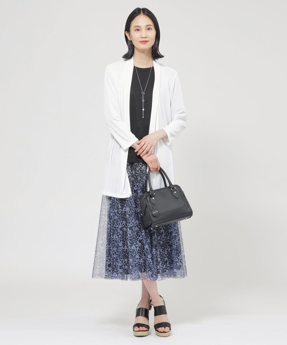 ボタンレスのロングカーディガン。吸水速乾、UVカット機能に加えて、防しわ加工も付いた、夏にうれしい機能性が満載の素材です。スカートは総ウエストゴムで履きやすく、華やかさもあるギャザーフレアスカート。チュール素材なので軽くてシワにもなりにくく、手洗い可能なのもうれしいポイントです。【モデル身長：171cm】