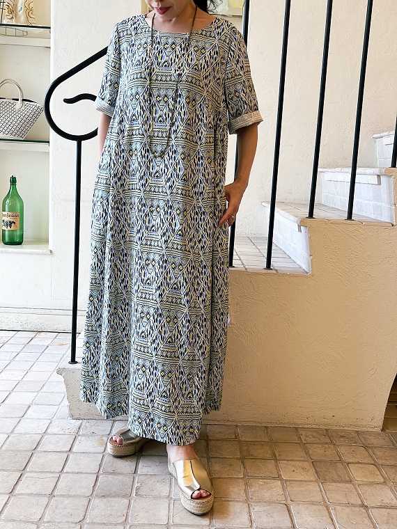 セール】 ダブルフラワー刺繍ワンピース （ロング・マキシ丈