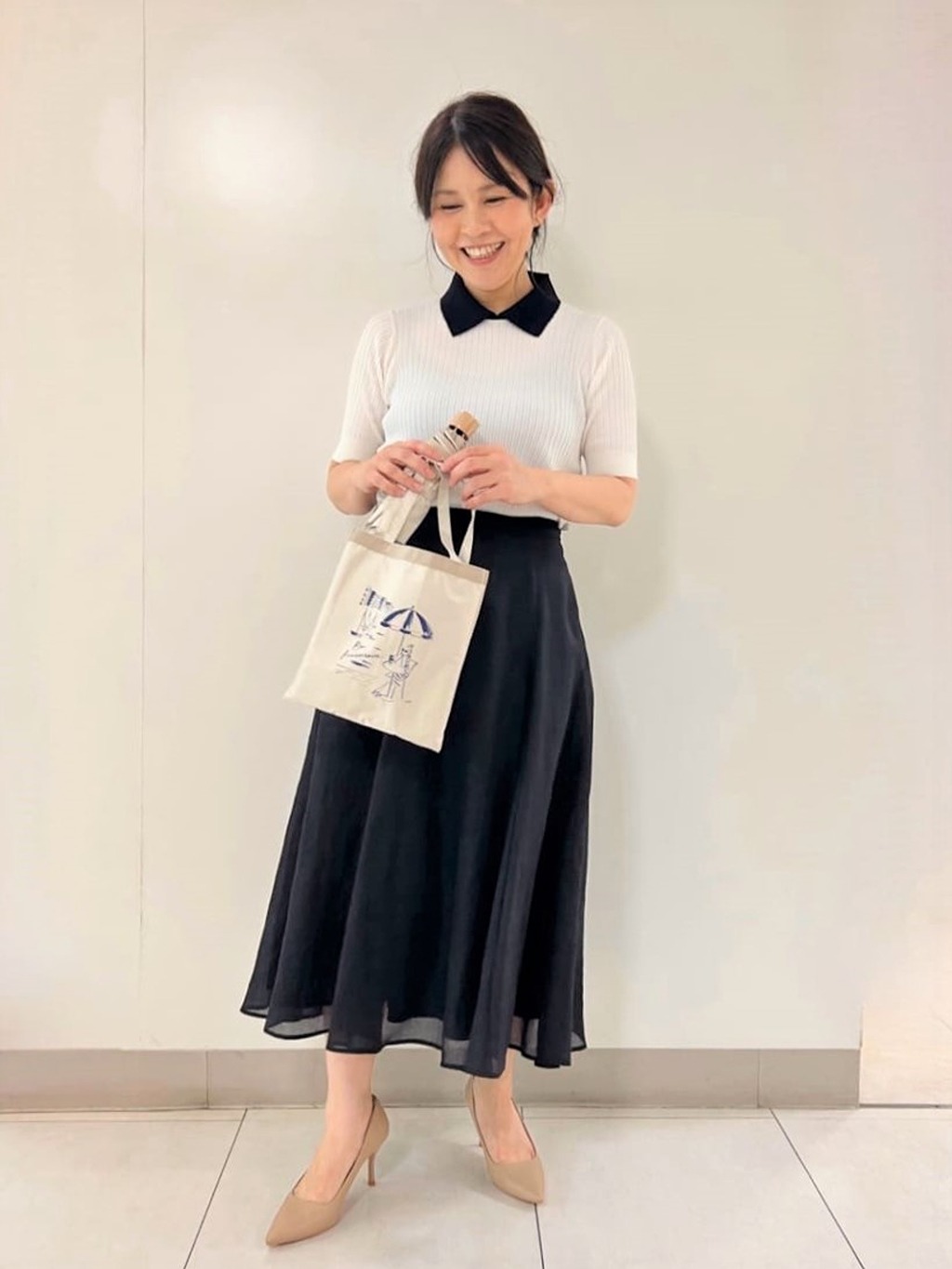 カジュアルにもきれいめにも着回せる、上品配色のワイドリブポロニット。 しっとりと滑らかなタッチで、程よいフィット感が心地良い1枚です。【モデル身長：152cm】