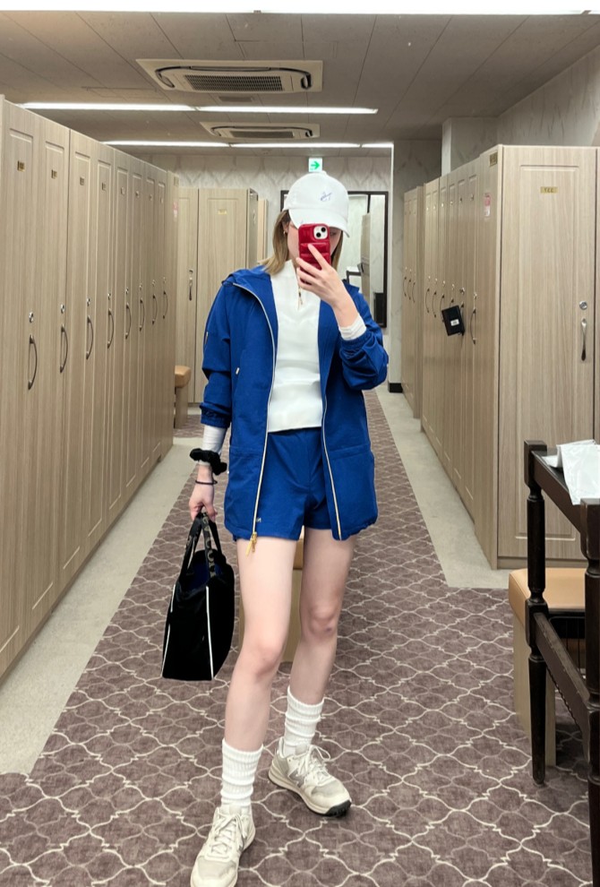 メンズのジャケットを合わせてセットアップに。