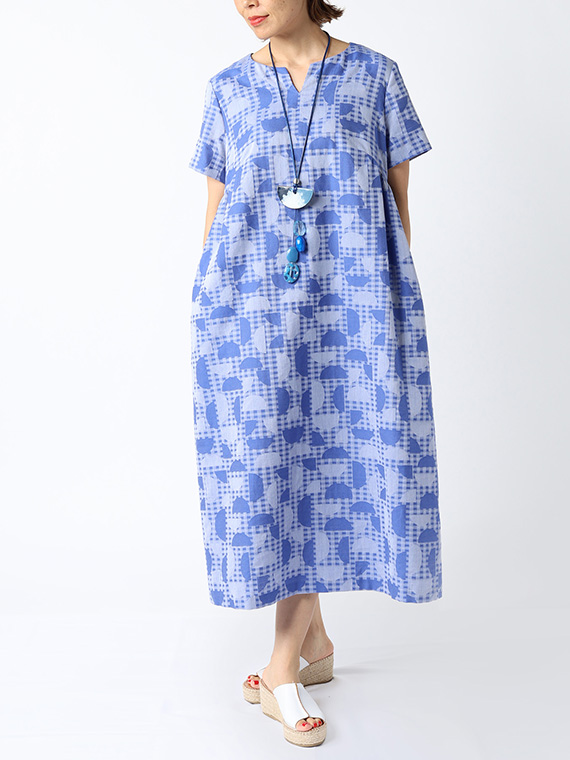 ❤　タバサ　ＴＡＢＡＳＡ ❤　未使用　ブルーの素敵なワンピース セール】 ダブルフラワー刺繍ワンピース （ロング・マキシ丈
