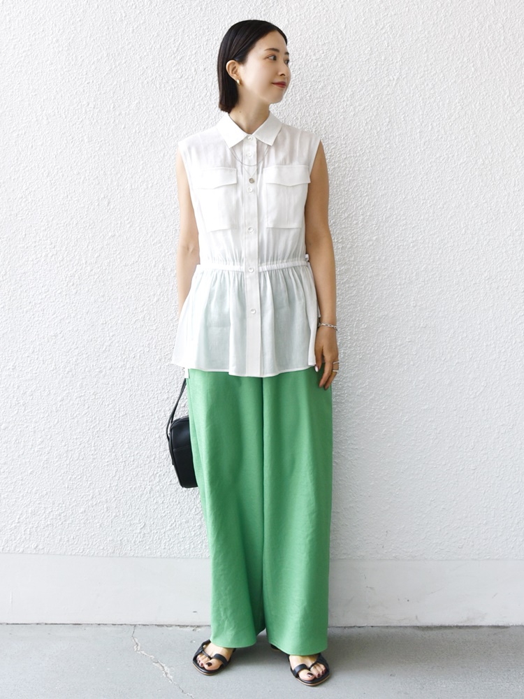 ・・・Instagram  / <a href=" https://www.instagram.com/fjt_ships? ">@fjt_ships</a> ・・・

◆身長：159cm / 体型：細身 ・骨格ウェーブ/ 肩幅：なで肩・狭め / 普段サイズ：36・SMALL / ブルべ冬◆

【着用レビュー 】
着用アイテム：シャツ/ 着用サイズ：ONE SIZE
着丈： ヒップが半分隠れるくらいの丈感。
袖丈：ノースリーブでも肩先まで少し覆ってくれる絶妙なカッティングで、二の腕が見えすぎず安心感があります。
身巾：程良くゆとりがあります。ドロストを絞ると自然なくびれができ、スタイルアップ効果も◎
素材感：リネン特有のナチュラルな風合いと、セルロースの落ち感がミックスされていて、柔らかさと適度なハリを兼ね備えています。透け感と清涼感のある素材です。
着心地：肌離れがよく清涼感のある着心地です。

着用アイテム：パンツ / 着用サイズ：38
ウエスト：普段サイズより大きめでしたが、ドロスト仕様で調節すれば問題なく穿けました。
もも周り：余裕がありラインを拾いにくいです。
レングス：フルレングスで、フラットでも引きずらない丈感。
素材感：薄手でさらっとしています。
着心地：ウエストゴム＆ドロスト仕様でストレスフリーな穿き心地。オンオフで着れる素材感なので、一枚あると重宝しそう。