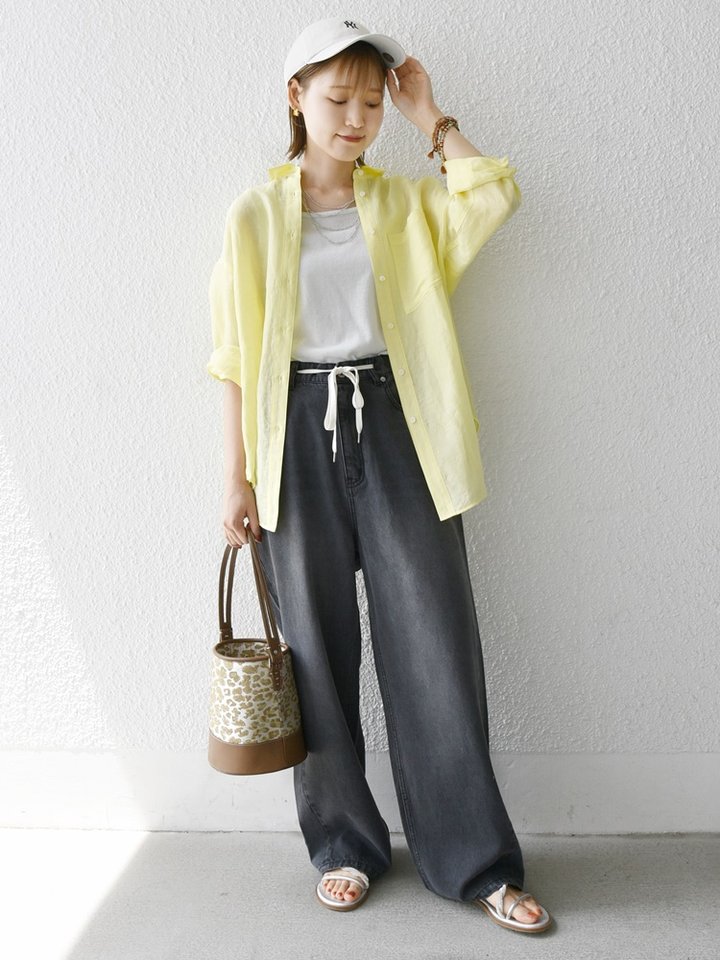 身長:164cm / 普段サイズ：38・MEDIUM / 体型：細身（骨格ウェーブ）
肩幅:なで肩・狭め / パーソナルカラー：イエベ春

【着用レビュー 】
着用アイテム：シャツ / 着用サイズ：38

■着丈：ヒップが隠れる丈です。
■サイズ感：全体的にゆったりとしています。
■袖丈：手の甲にかかるくらいの丈です。
■素材感：サラッとした肌あたりの優しいリネン混素材です。
■着心地：薄手でとても軽く、着心地も良いです。夏の羽織に大活躍しそう◎

着用アイテム：デニム / 着用サイズ：38

■ウエスト：ウエストに紐がついているので、ぎゅっと絞ることができ調節が可能です。
■ヒップ：ヒップラインは気になりませんでした。
■レングス：かかと下くらいまでの丈です。
■素材感：落ち感のある、やわらかいデニムです。
■着心地：ルーズなサイズ感が可愛く、ゆったりとしているので穿きやすいです。
私の体型だとワンサイズ下でもよさそうでした。